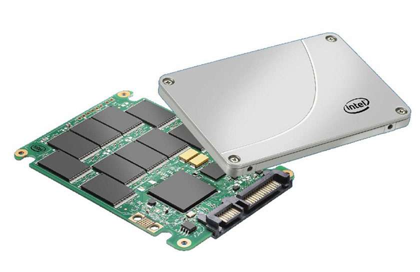 SSD (Solid State Drive) là một loại ổ cứng cấu hình rắn và nguyên lý hoạt động tương tự như thẻ nhớ
