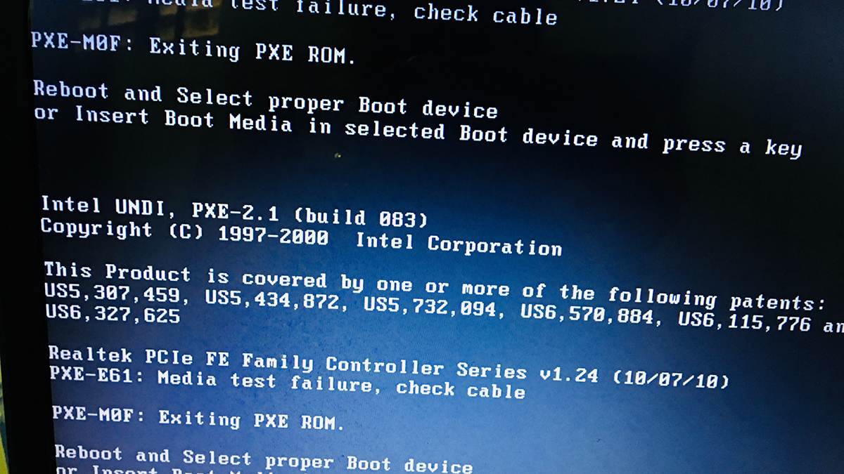 Lỗi Reboot and Select proper Boot device